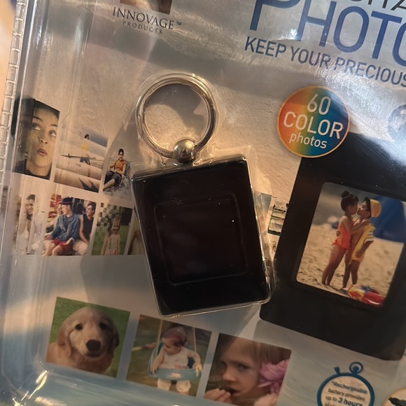 Digital Photo KeyChain-Memories with you at all times. 60 photos.  Color screen - Picture 5 of 6